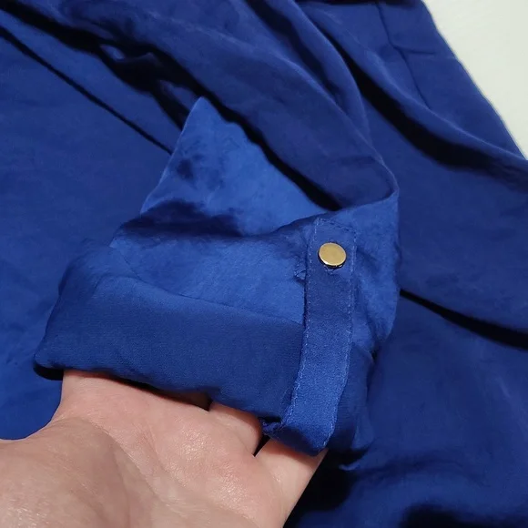 Apt. 9 Cobalt Blue Silky Flowy Blouse with Gold Hardware Size XL - Picture 9 of 9